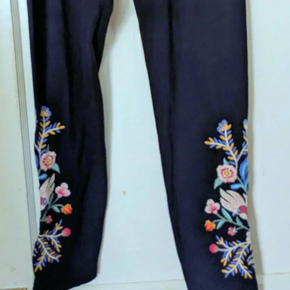 Johnny Was Black Embroidered Leggings 28" Size Large - Picture 3 of 7